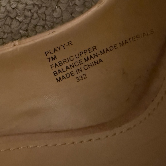 Steve Madden Gold Shoes sz 7 - Picture 6 of 6